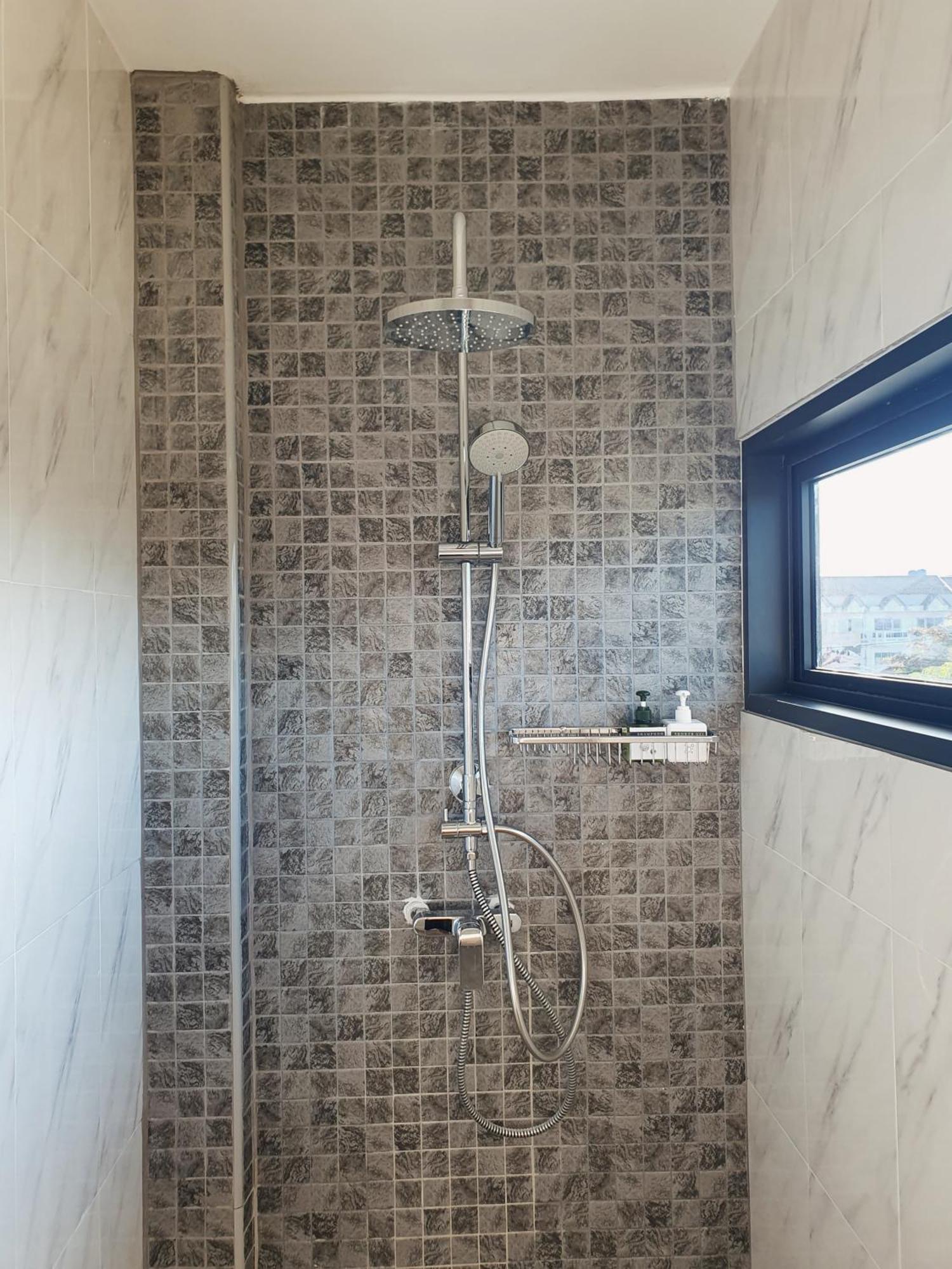 The Sila Suites - Intrawarorot Chiang Mai Buitenkant foto