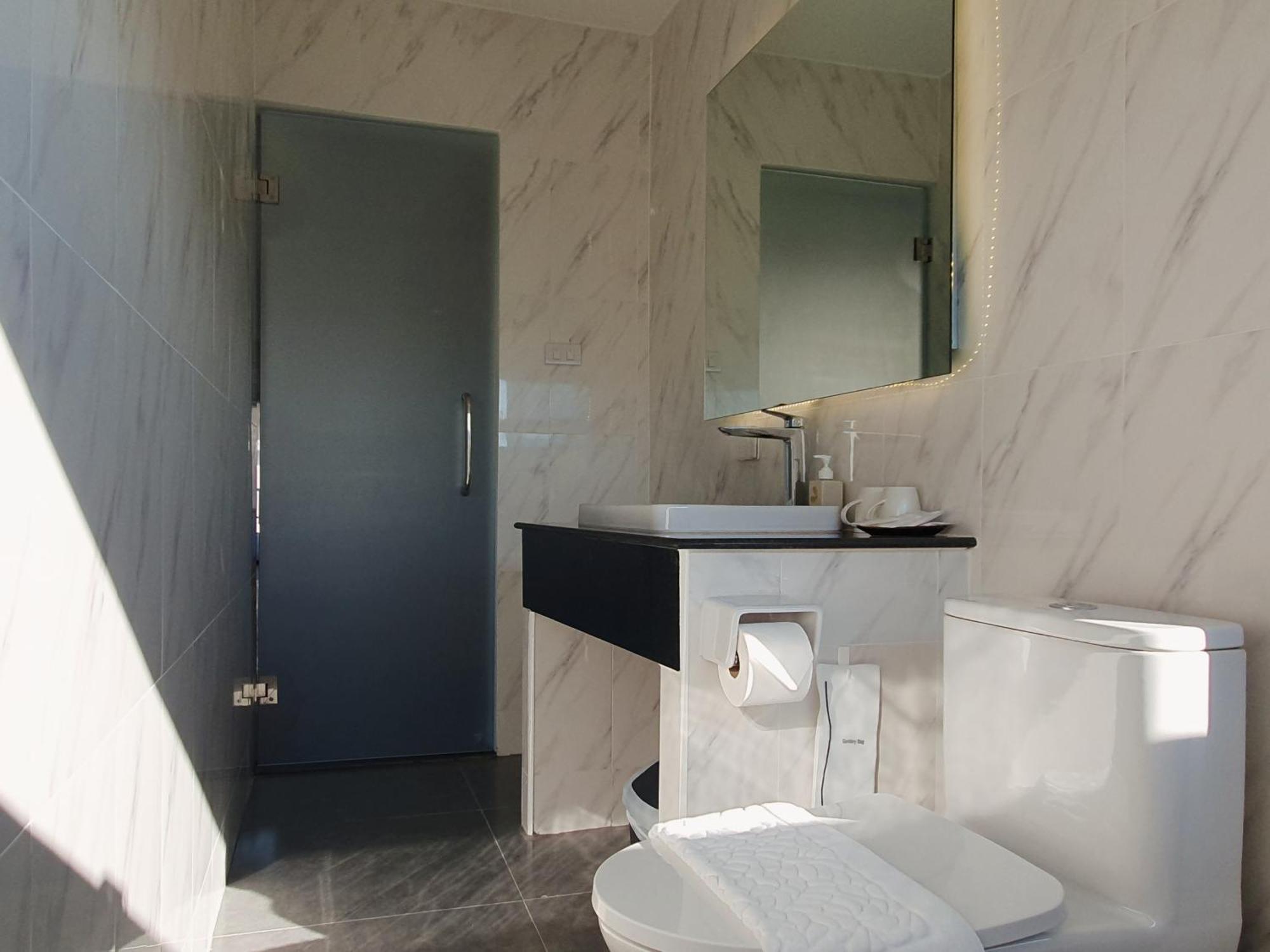 The Sila Suites - Intrawarorot Chiang Mai Buitenkant foto