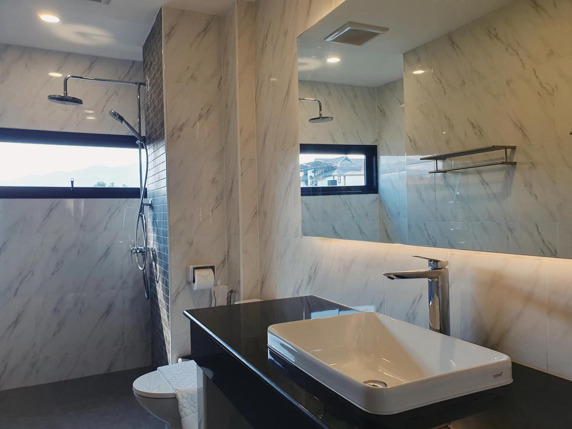 The Sila Suites - Intrawarorot Chiang Mai Buitenkant foto