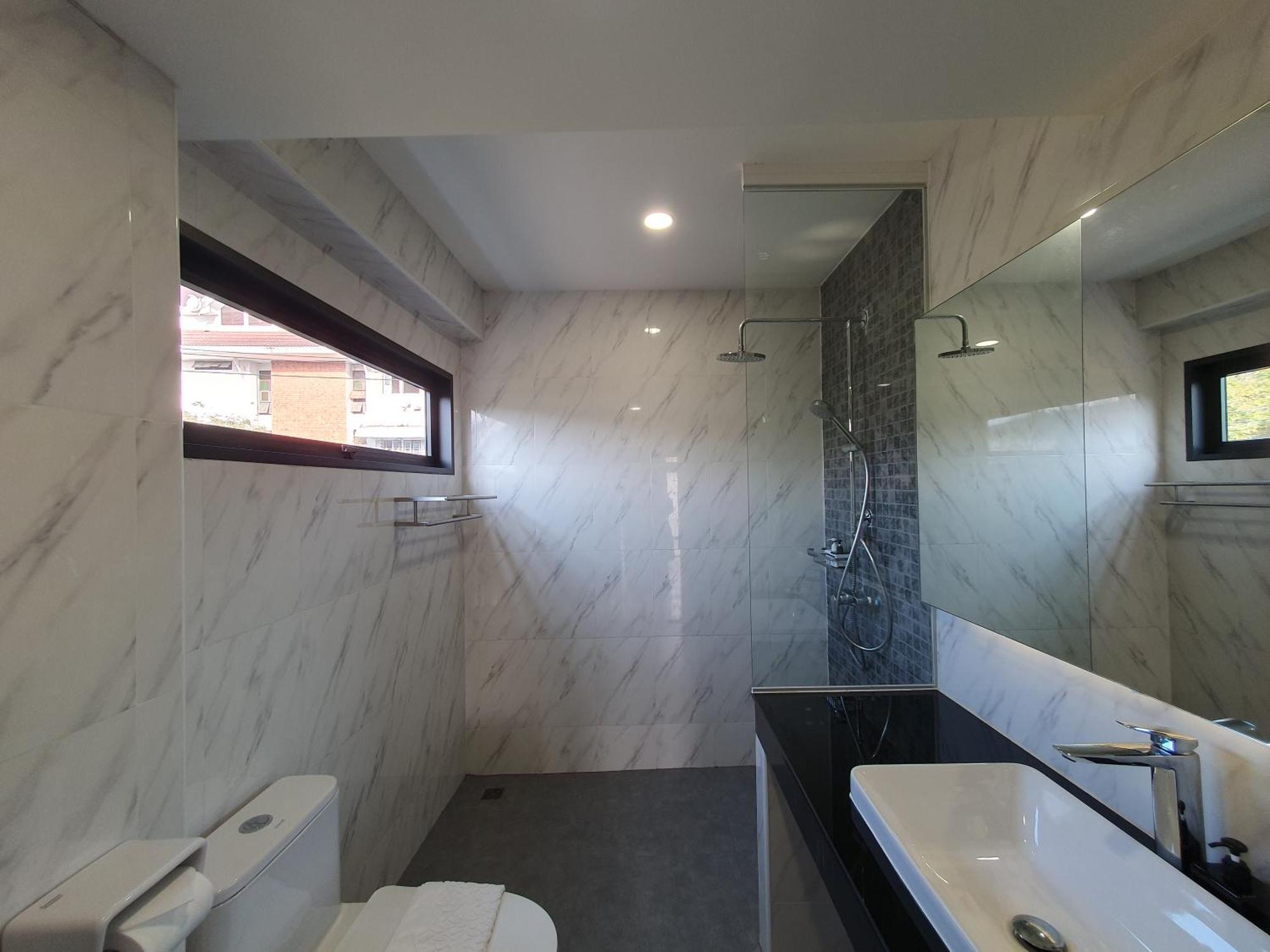 The Sila Suites - Intrawarorot Chiang Mai Buitenkant foto
