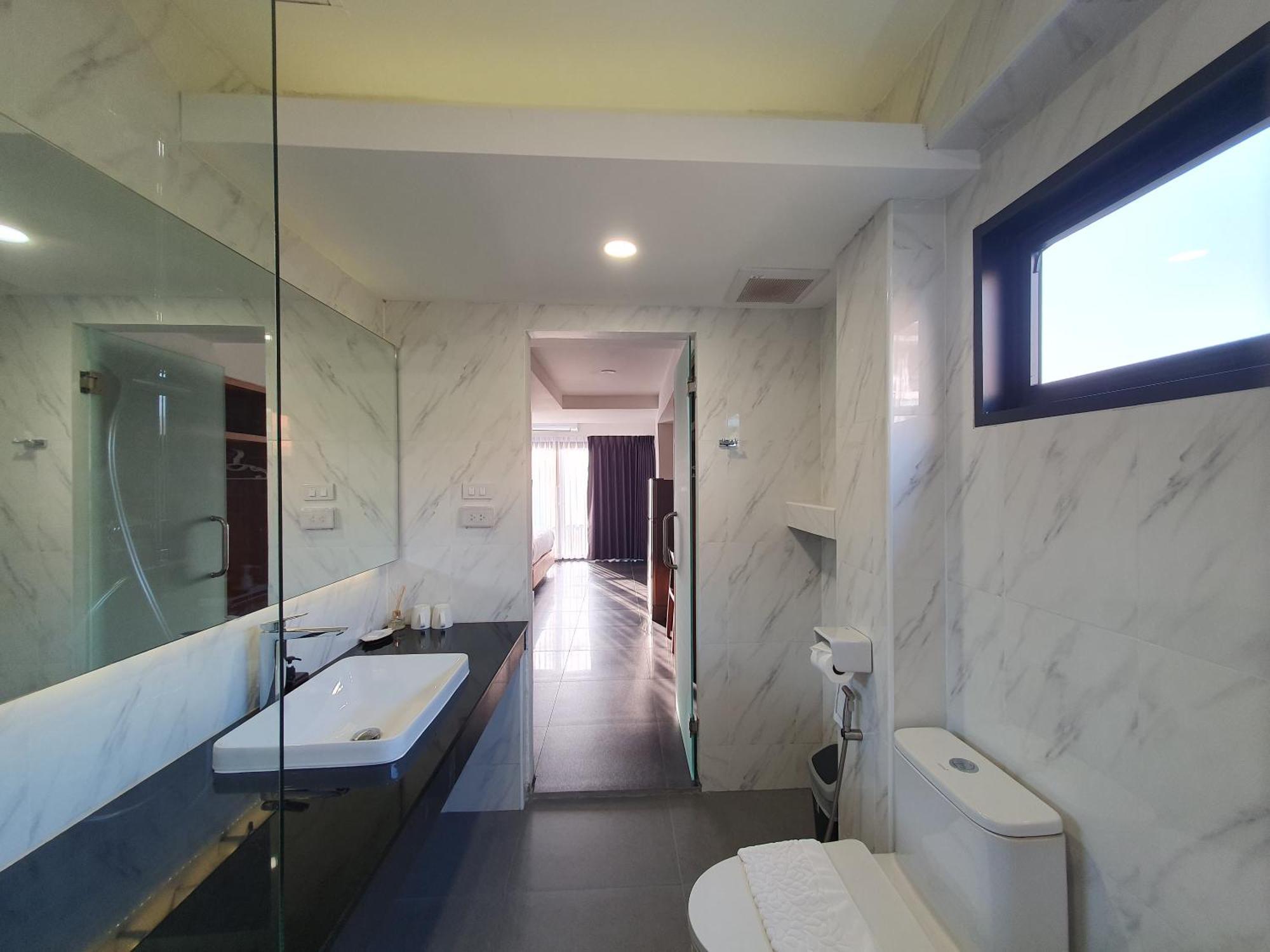 The Sila Suites - Intrawarorot Chiang Mai Buitenkant foto